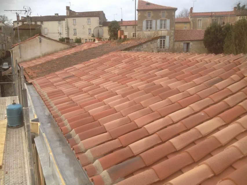 Réalisation toiture à Fontenay-le-Comte par Maçonnerie Vincent Franck, maçon à Fontenay-le-Comte